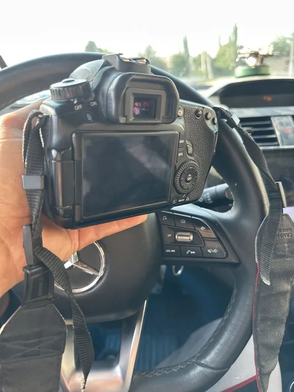 Canon 60 D holati yaxshi bir qoʻl — фото 2