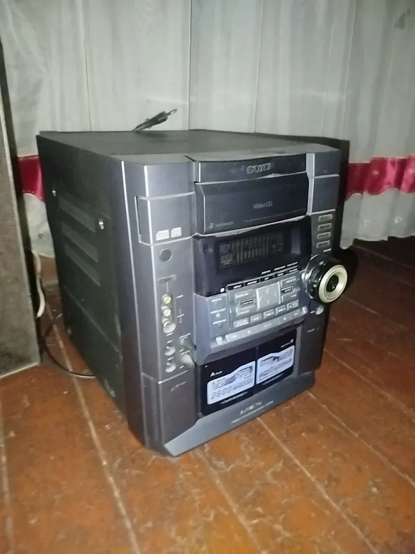 Sony muzikalniy center sotiladi Sony muzikalniy center sotiladi