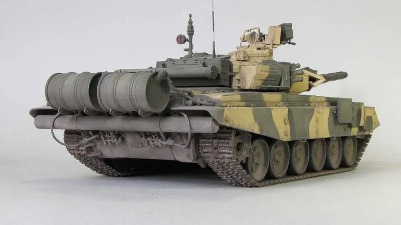Сборная модель российского основного боевого танка Т-72Б. ЗВЕЗДА 1:35 — фото 2