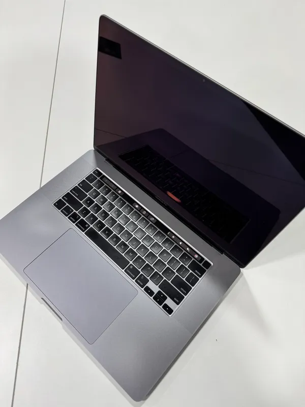 MacBook pro 16’ / i9 / 1TB 4 MacBook pro 16’ / i9 / 1TB 4