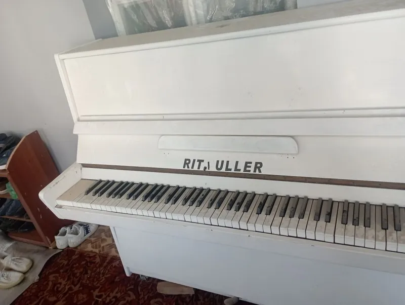 Pianinolar sotiladi