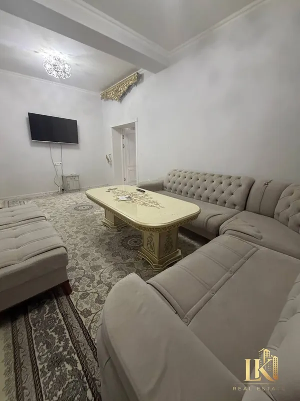 Yangi qurilgan uyda ta’mirli, mebel va texnika bilan to‘liq jihozlangan, avtoturargoh joyi bor, g‘ishtli uyda joylashgan keng 2 xonali kvartira sotiladi 2