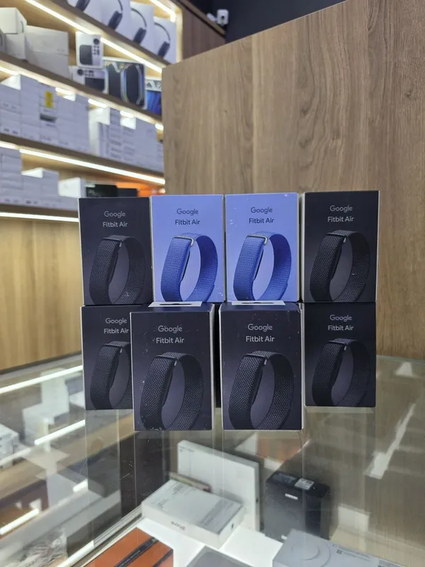 Google Fitbit Air — это сверхлёгкий фитнес-трекер (всего 12 граммов) б 1
