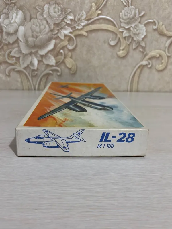 Сборная модель самолёта IL-28 (масштаб 1:100, винтаж) — фото 3