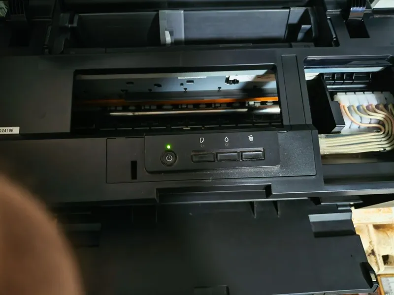 Printer sotiladi epson L1800 5 Printer sotiladi epson L1800 5
