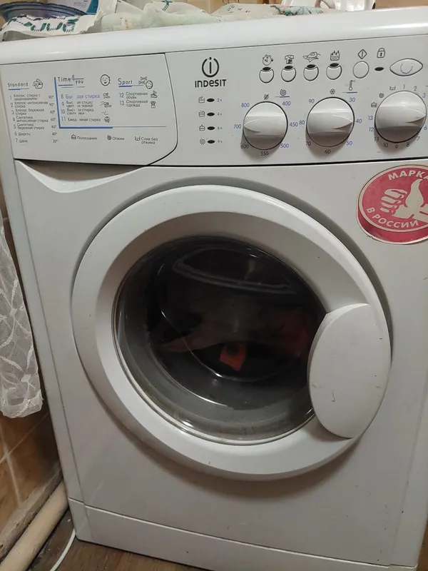 Продаю диван и стиральную машинку. Продаю диван и стиральную машинку.