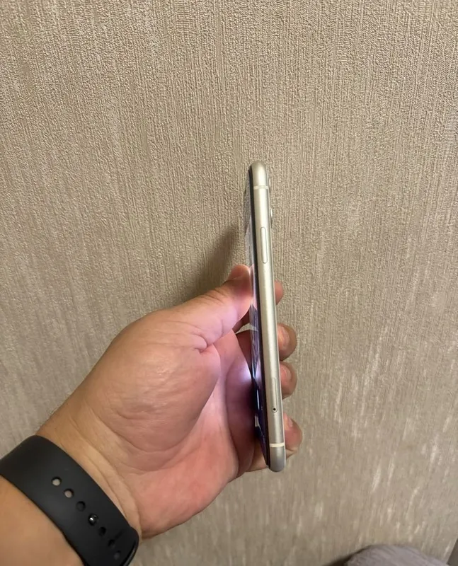 Iphone 11 sotiladi. Oq rang 64gb 3