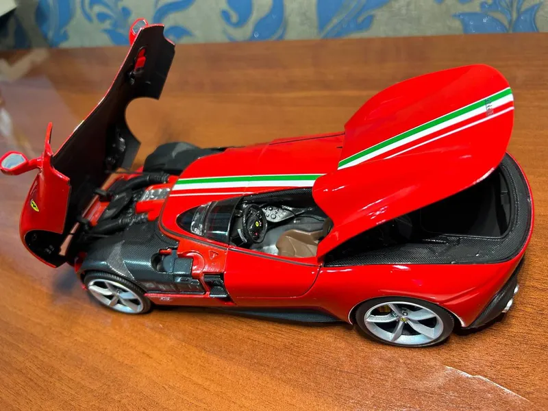 Модель авто FERRARI 2