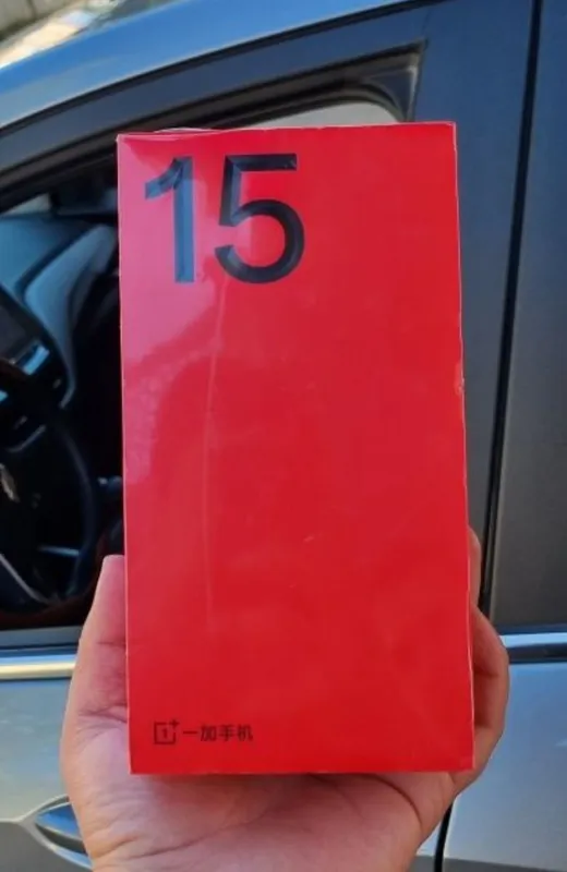OnePlus 15 (12/256)