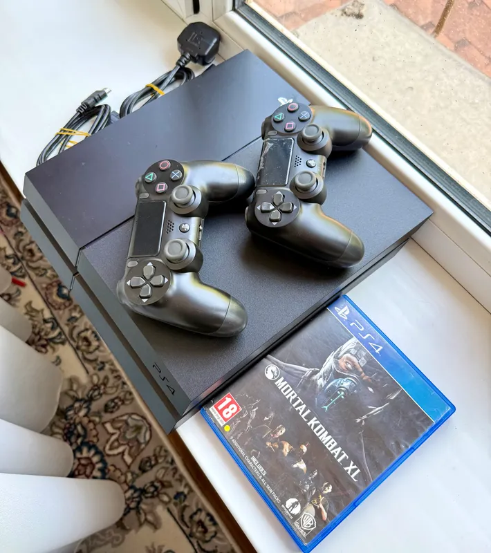 PlayStation 4 Fat 500GB + Mortal Kombat XL 2 PlayStation 4 Fat 500GB + Mortal Kombat XL 2
