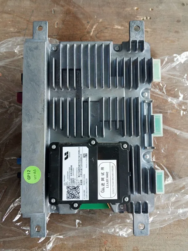 Основной мультимедийный блок Lixiang L7 4