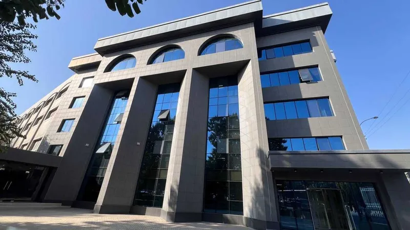 Корпоративное офисное здание 3 702 м² возле метро Бадамзар 1