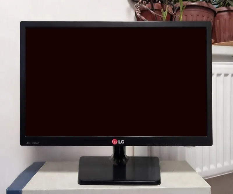 LG 19" LCD Monitor sotiladi LG 19" LCD Monitor sotiladi