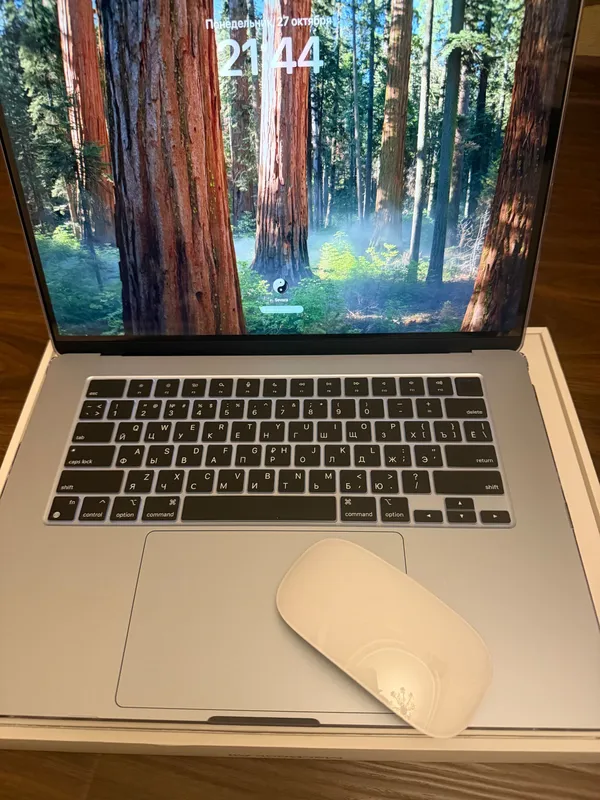 15 inchi MacBook Air M4 blue
