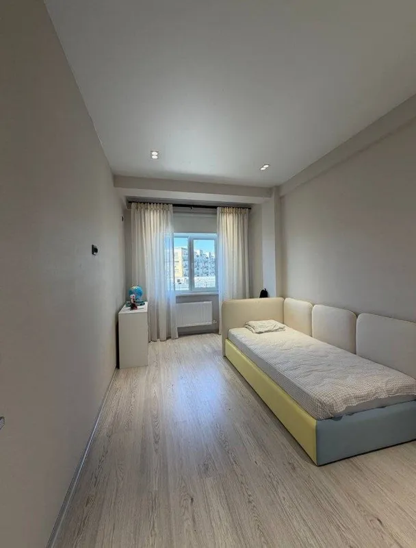 3-комнатная квартира, 75 м², Яшнобод 4
