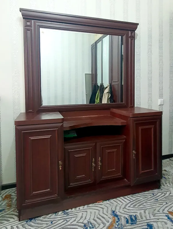 продаётся трюмо зеркалом срочно продаётся трюмо зеркалом срочно