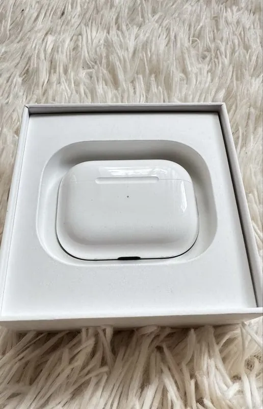 AirPods Pro 1 Case/Кейс Оргинал Хорошие состояния AirPods Pro 1 Case/Кейс Оргинал Хорошие состояния