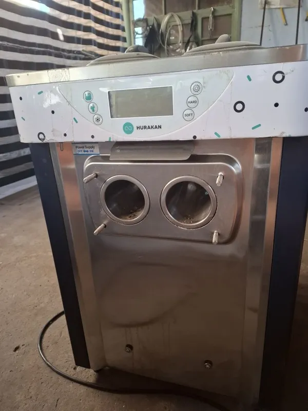 Продается фризер для мороженого Hurakan 220 v