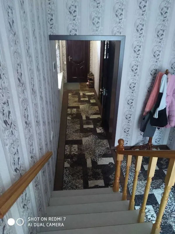 Продается 2 этажный кирпичный разделенный дом,есть все условия и двор — фото 4