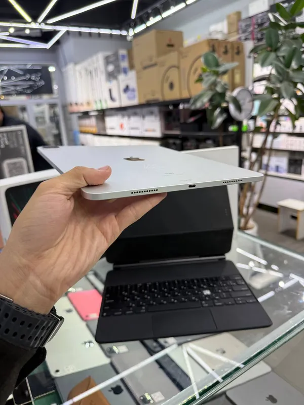 iPad Pro 12.9 M1 + Original Keyboard 3 iPad Pro 12.9 M1 + Original Keyboard 3