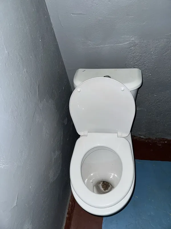 Unitaz srochna sotiladi 2