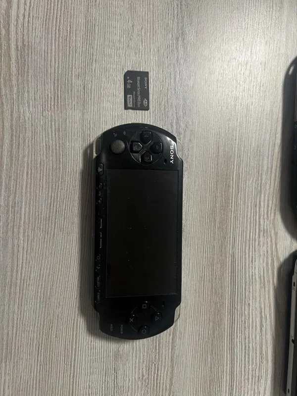 Psp 3000, 4gb memory stick 2 Psp 3000, 4gb memory stick 2