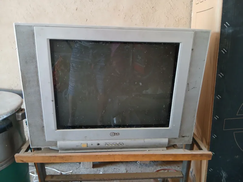 elj televizizor rangli