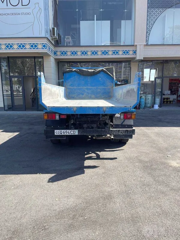 Кум клинис кампот шебень турпо шлакаблок гишт Исузу Хизмати 3 Кум клинис кампот шебень турпо шлакаблок гишт Исузу Хизмати 3