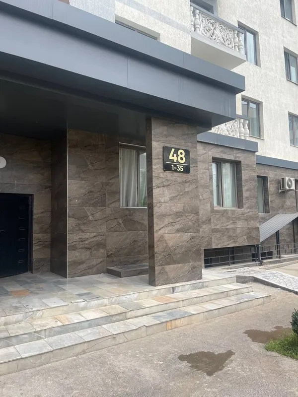2-комнатная квартира 76 квадратов, большие комнаты, 2-й этаж 1