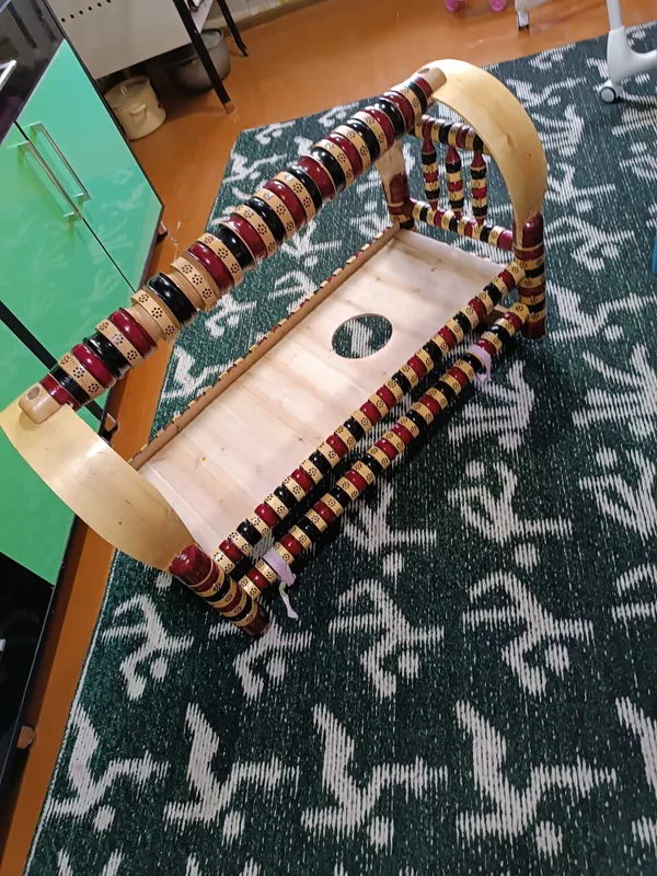 Beshik sotiladi. Komplekt koʻrpa, yopkichi bilan Beshik sotiladi. Komplekt koʻrpa, yopkichi bilan