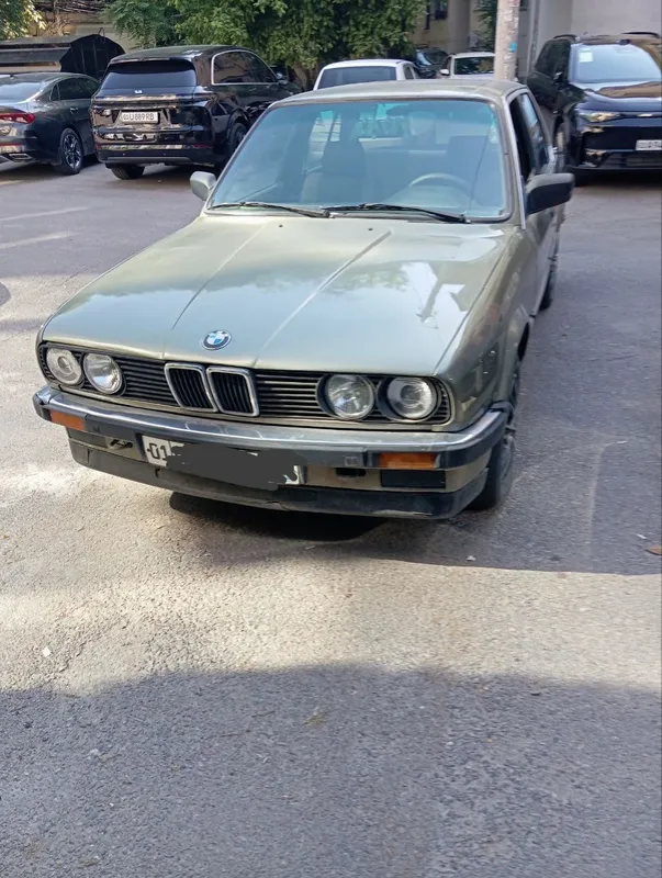BMW E30 i318 sotiladi 3 BMW E30 i318 sotiladi 3