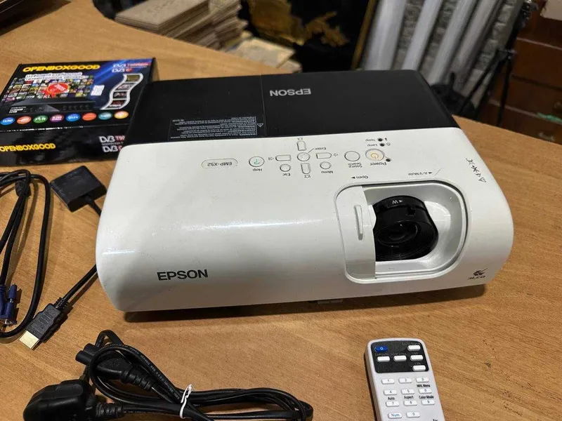 Проектор Epson + тюнер и кронштейн 2