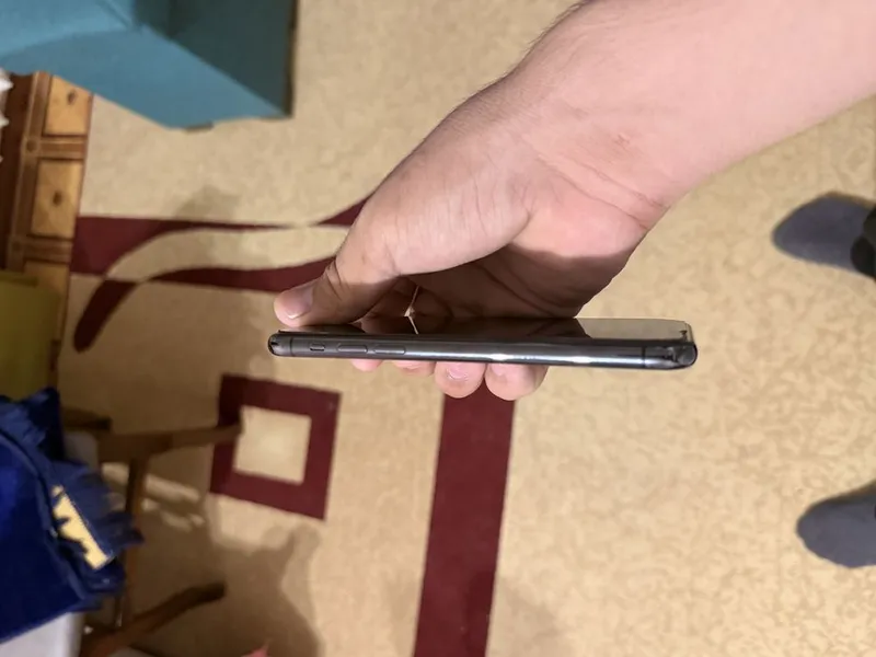 Iphone 11 pro srochni sotiladi 4 Iphone 11 pro srochni sotiladi 4