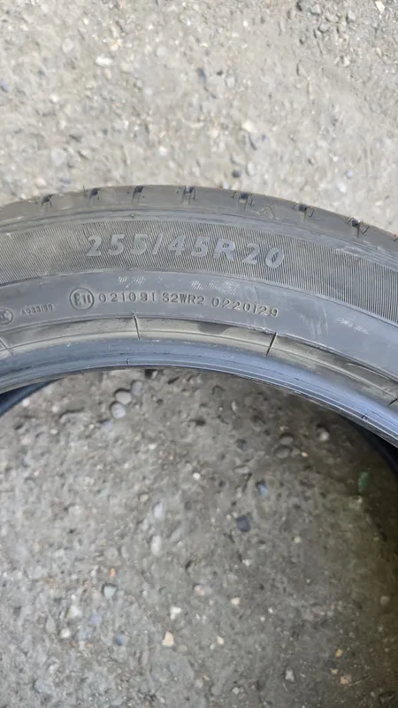 255/45/R20 DUNLOP 4
