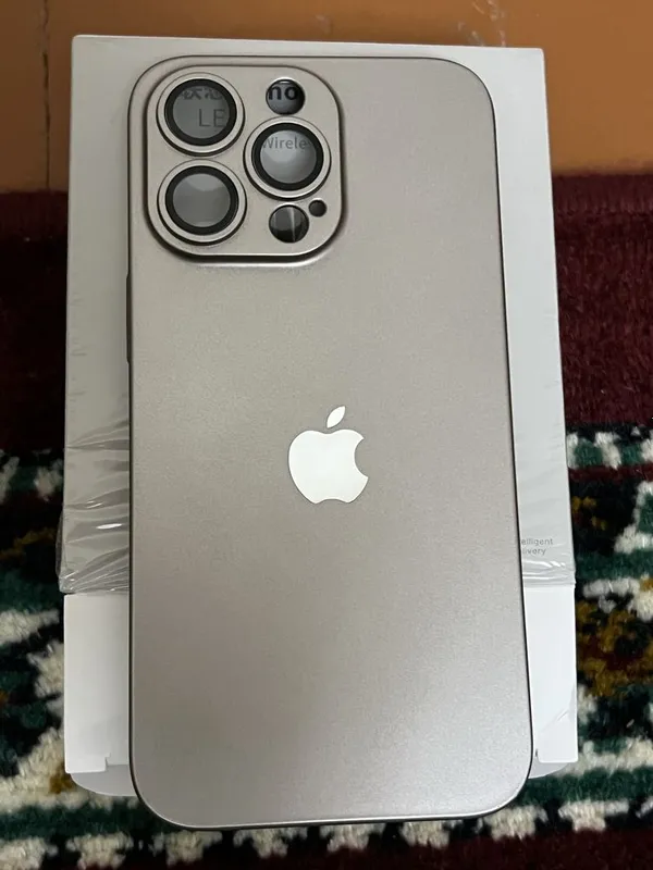 Iphone 13 pro uchun 15 pro chexol. — фото 1