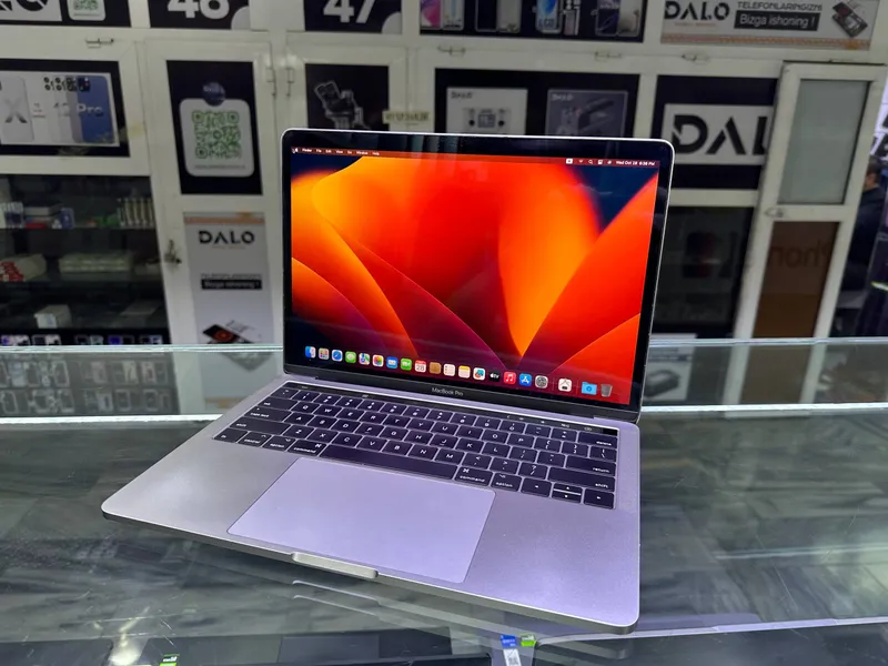 Macbook Pro (2018) 2 Macbook Pro (2018) 2