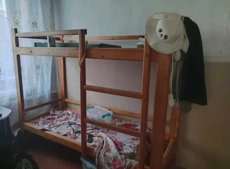 2 qavatli karavotni sotaman
