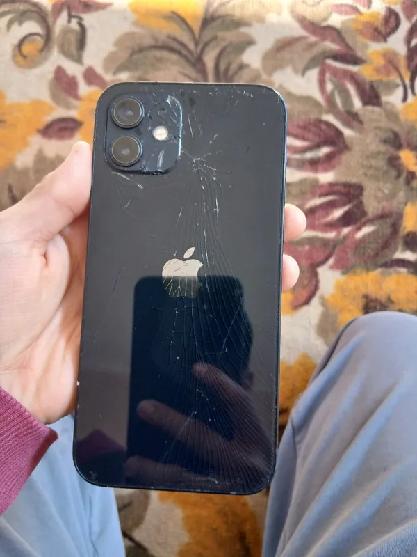 iPhone 12, память 64 ГБ, состояние 75% 2