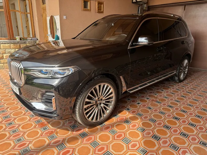 BMW X-7 xdrive 40i қара 2021 йил — фото 1