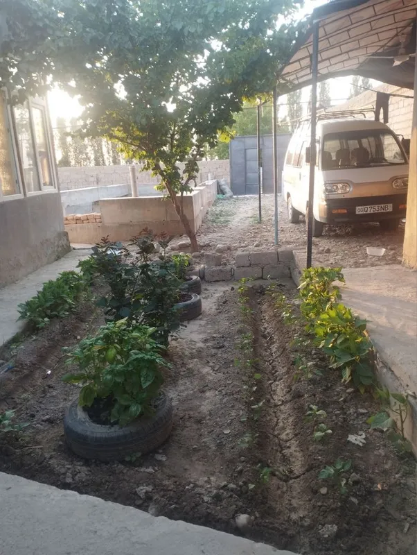 Erkin postdan 8 km hovli sotilad 7