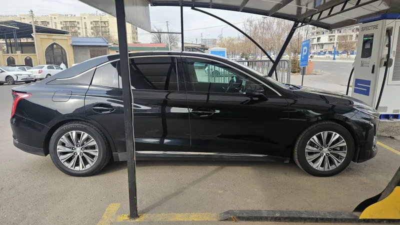 Hongqi eqm5 elektromobil — фото 1