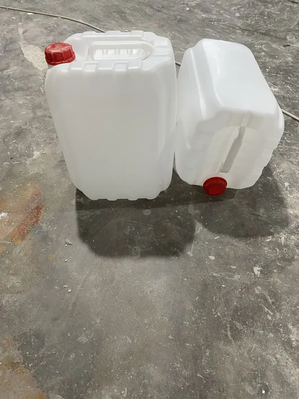 Plastmassa kanistrlar