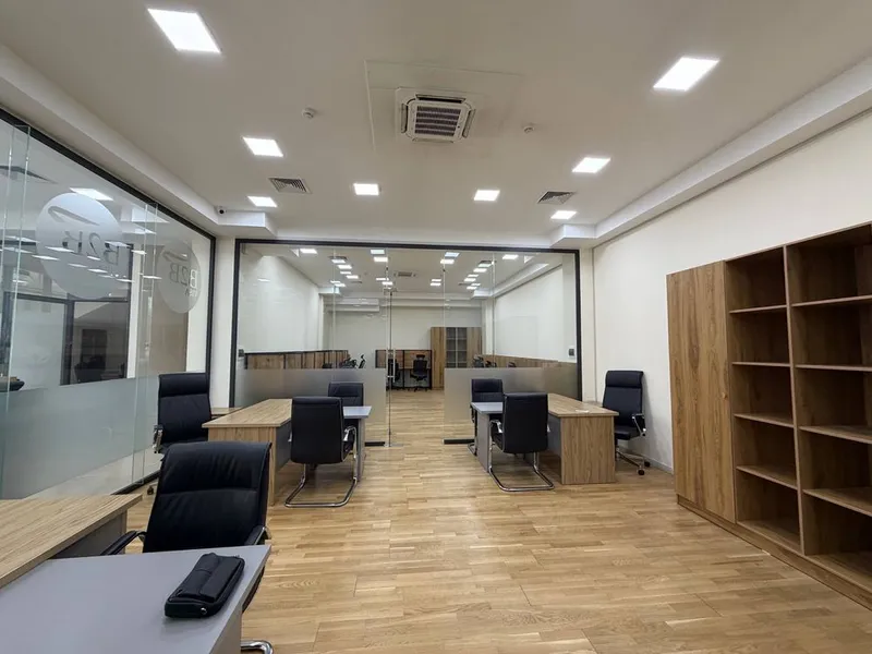 Срочно аренда офис Учебный центр Showroom с мебелью метро Айбек — фото 2