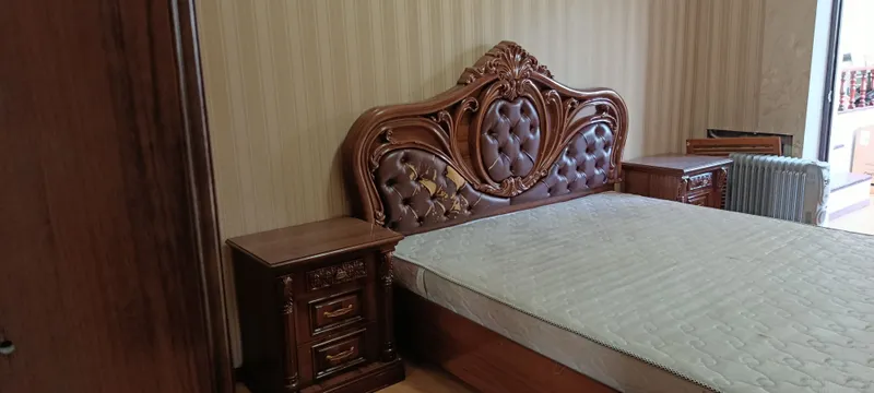 продается кровать, комод, с тумбами и шкафом — фото 2