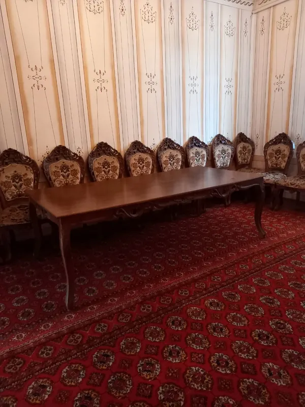 Стол и стулья, 12 штук, продаются в городе 1 Стол и стулья, 12 штук, продаются в городе 1