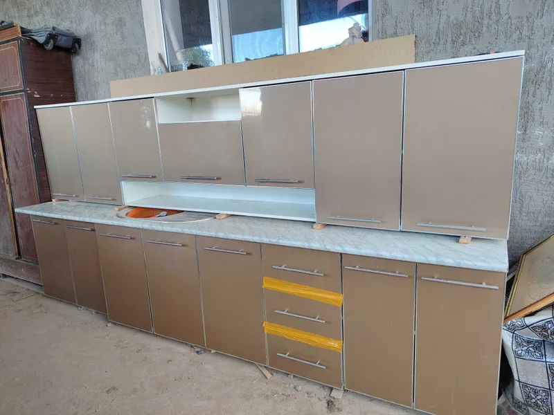 Kuxinniy Mebel Satiladi 3 Kuxinniy Mebel Satiladi 3