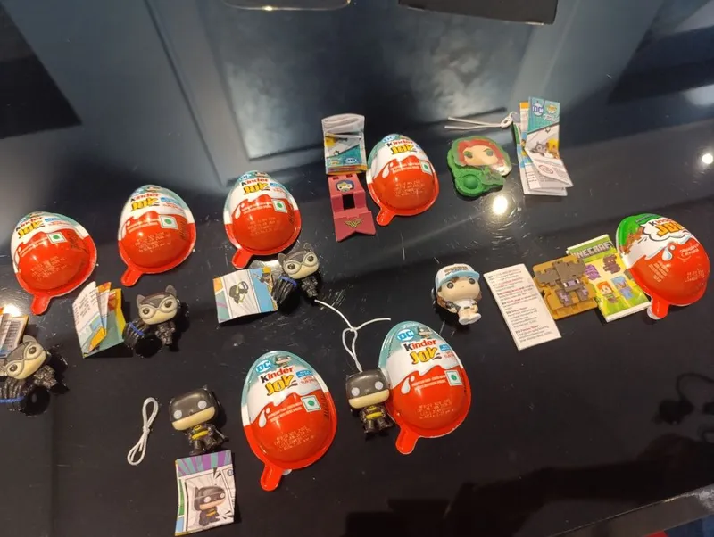 Продам фигурки из киндера ОСД, Маинкрафт, Бетмен — фото 1