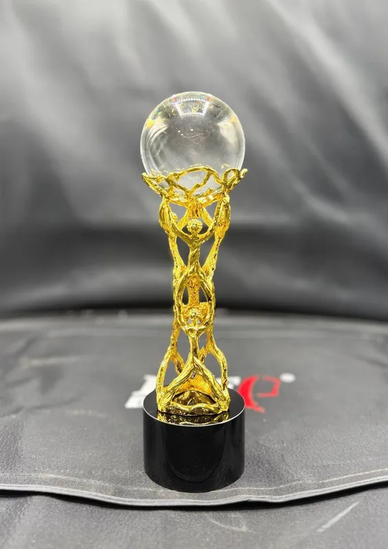 Statuetkalar logotip bilan