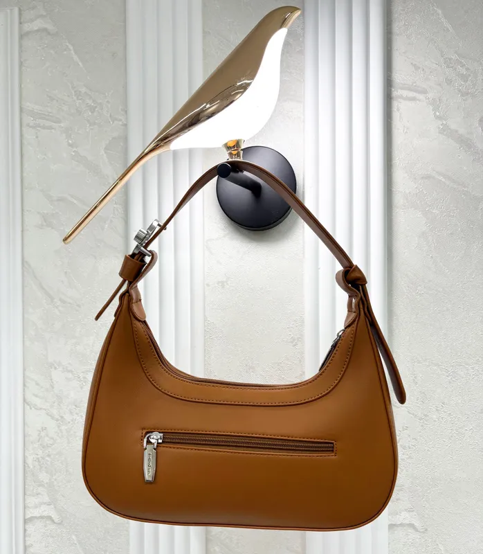 Сумка CHARLES & KEITH карамельного цвета 2 Сумка CHARLES & KEITH карамельного цвета 2
