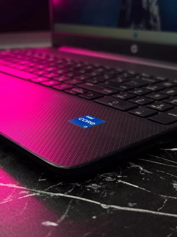 Noutbuk HP Laptop 4